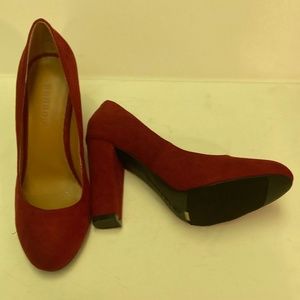 Bamboo Fuchsia Suede Block Heel Round Toe Pumps 7 NWT